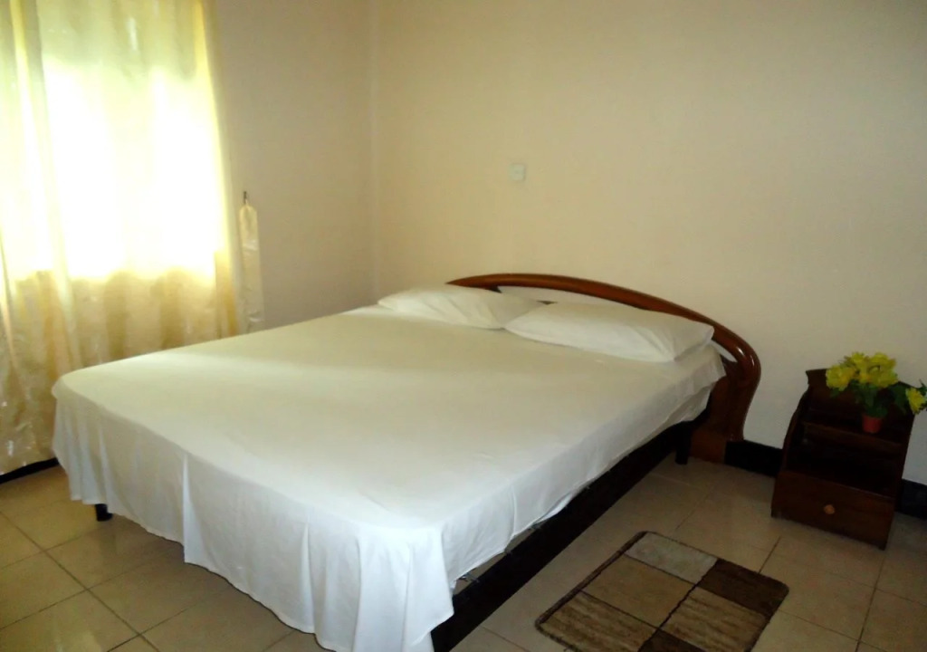 Lions Den Hotel