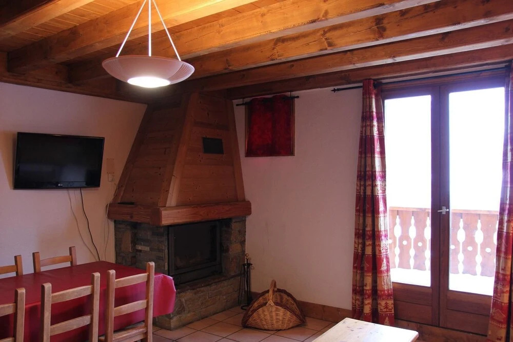 comfortable apartment with chimney Apartment 2 agence la cime