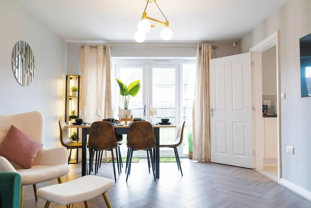 Luxe 3BR - 8 Min to Town Centre - Bradgate Park & Leicester - Parking - Garden