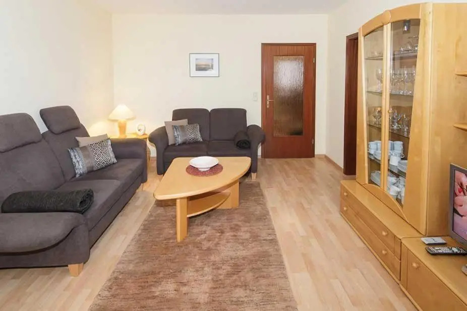 Ferienwohnung-4-mit-Sonnenbalkon-im-Landhaus-Hubertus-Duhnen