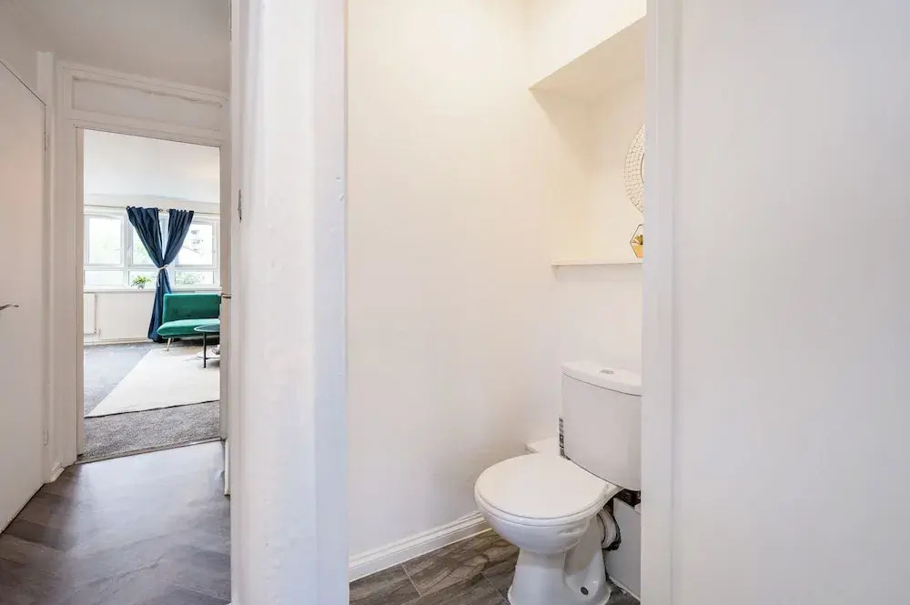Nice 2-bed flat near earls court