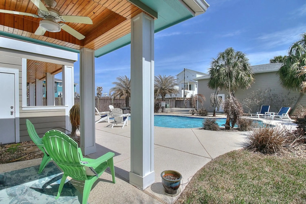 SE831 Huge and Upscale Home with Heated Private Pool in the Heart of Port A