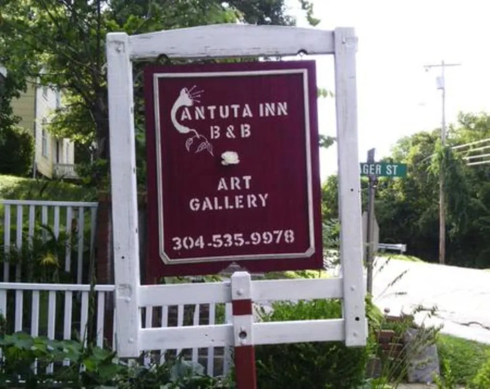 Cantuta Inn
