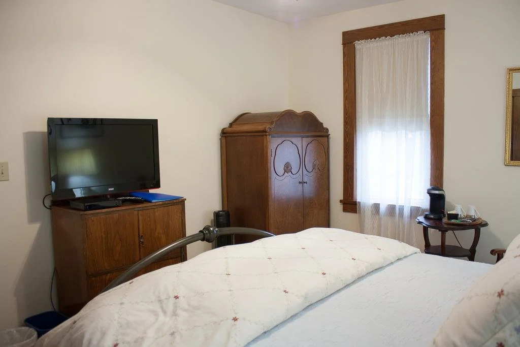DeBourge Guesthouse