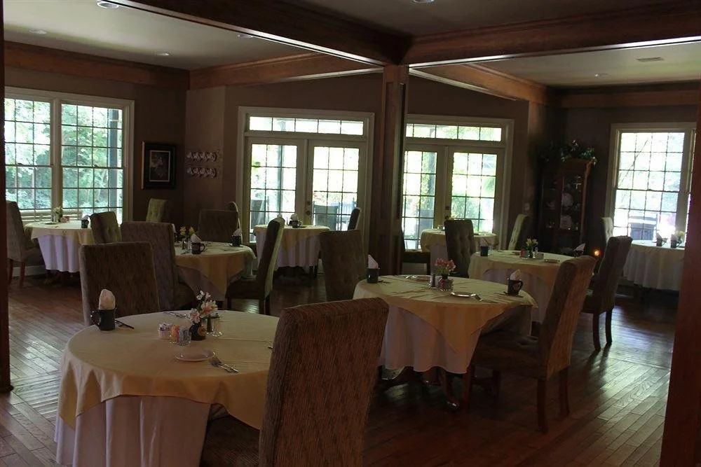 Eight Gables Inn