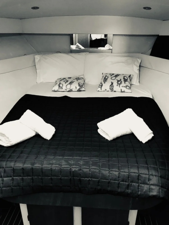 Lullaby boat&breakfast
