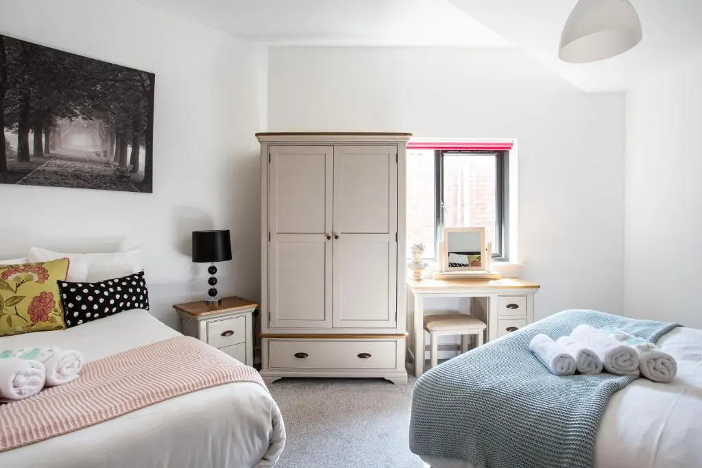 Modern Luxury Apartment, Sleeps 6, Best Location