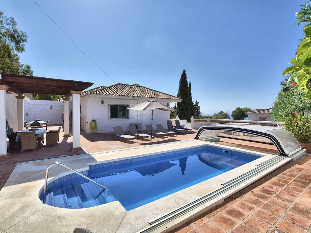 Alluring villa in Benalmádena with private pool