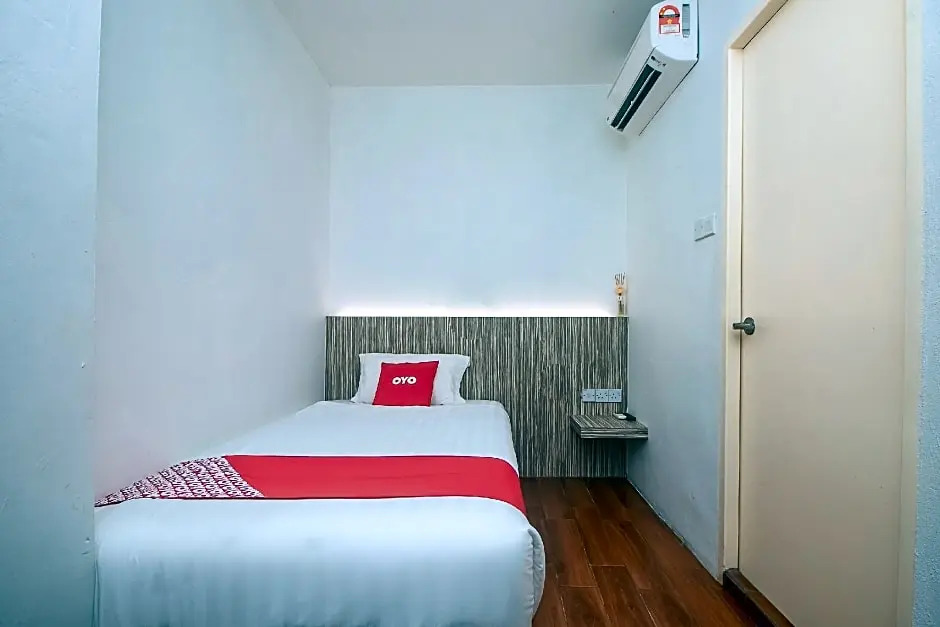 OYO 90102 7 Days Lodge