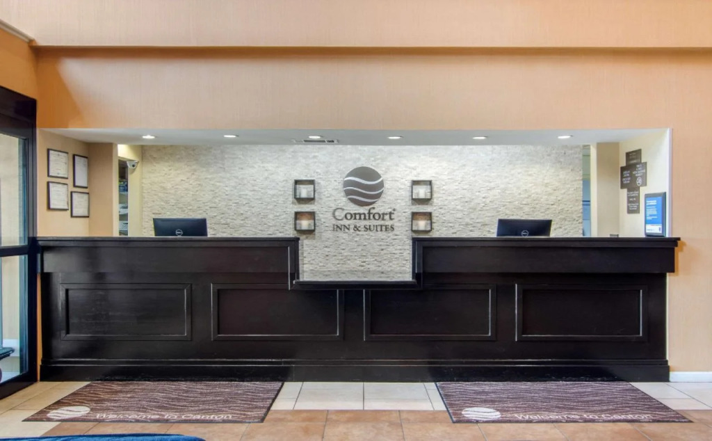 Comfort Inn & Suites Canton Riverstone Area