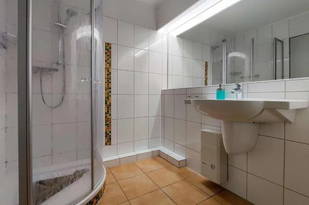Ferienwohnung-11-mit-Terrasse-und-Strandkorb-am-Strand-Haus-Hohe-Worth-Duhnen
