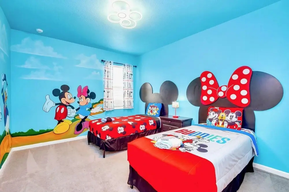 9BR Family Home w Pool Hot Tub- Near Disney
