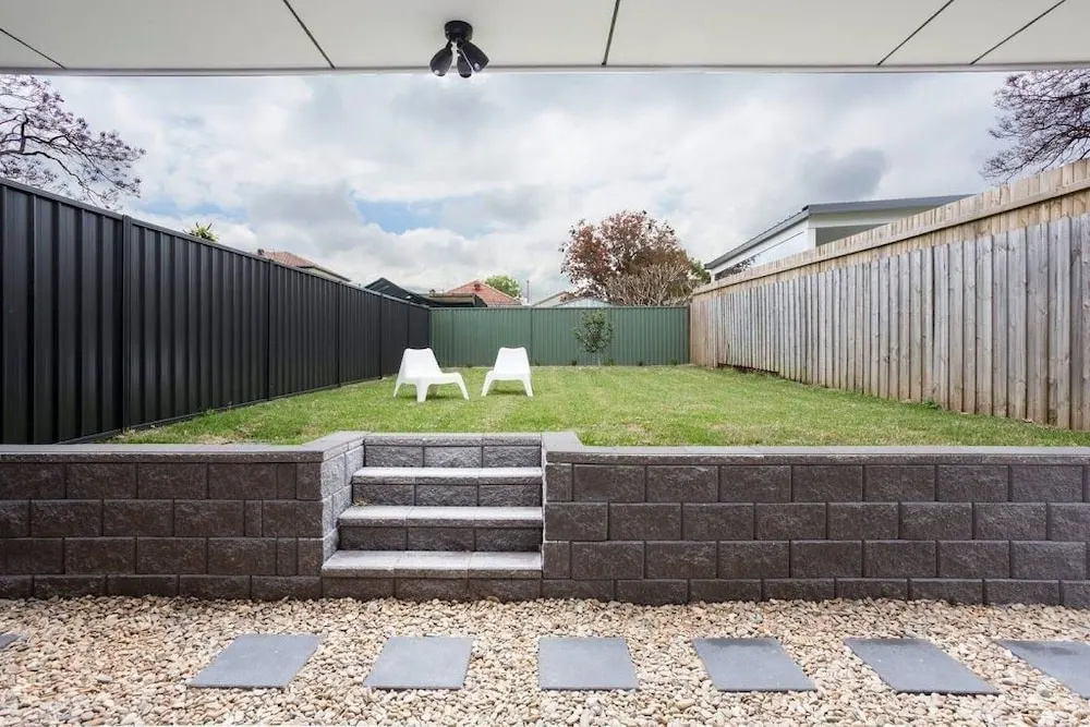 5 Bedroom Sydney Mansion with Parking