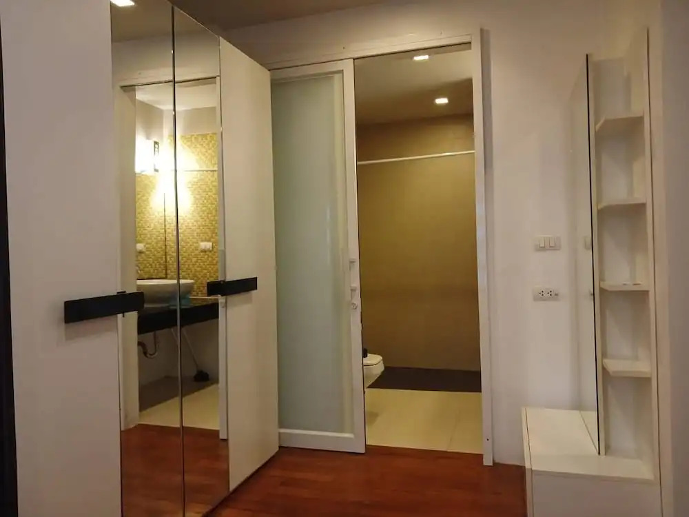 6-30 - 1 Bdr Condo With Balcony and Shared Pool