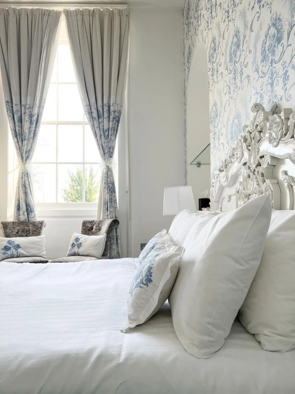 The Riverside House Hotel