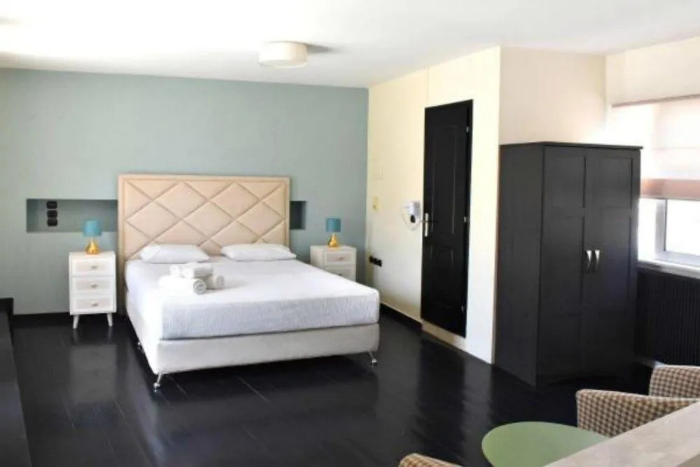 Antisthenes Apartments
