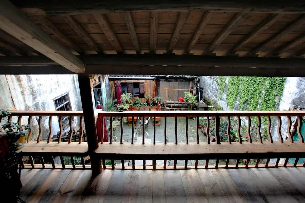 Huangshan old street courtyard