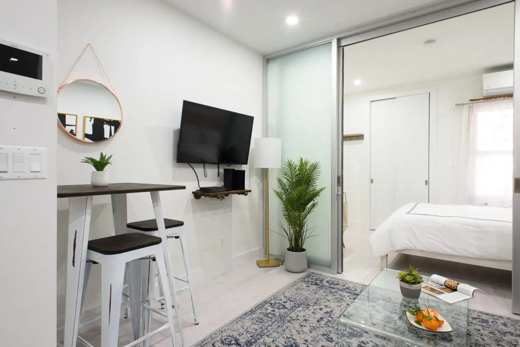 78-3b New Junior 1 BR Prime UES WD in Unit