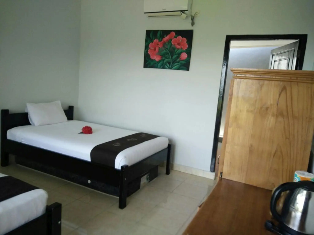 CF Komodo Hotel