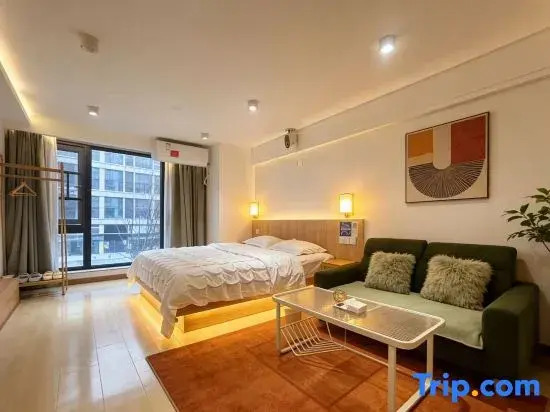 YUNDUOHotel (Jiangxia Living Room Metro Station EonMall Store)