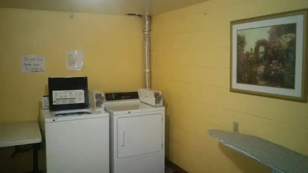 Lamplighter Motel