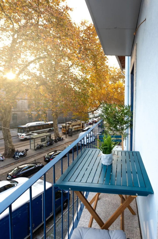 Riverside 2 Bedroom Apartment by DA'HOME