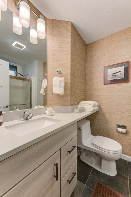 Cozy Aviation Style Lake View Condo at The Shores 5658