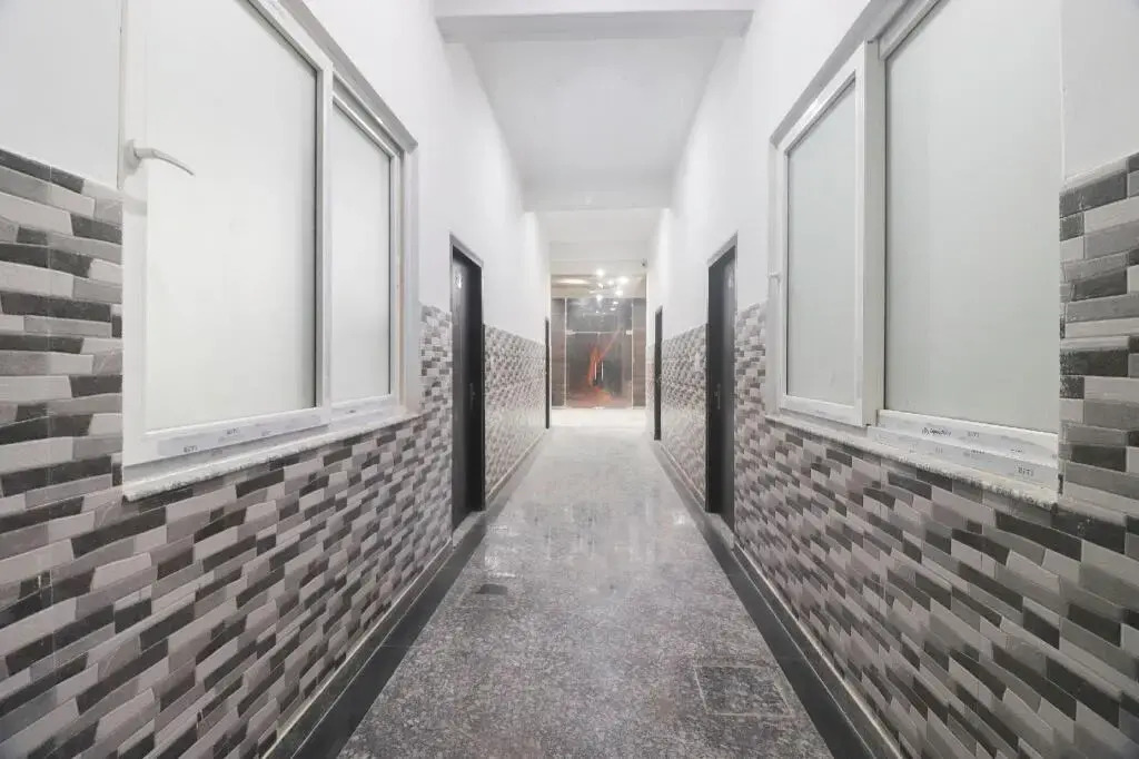 Shri Hari Radha Palace by OYO Rooms