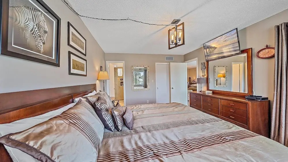 Salty Soldi 2 Bedroom Condo by RedAwning