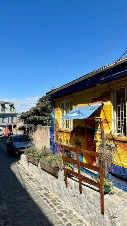 BBCasitaYellow-Hostal