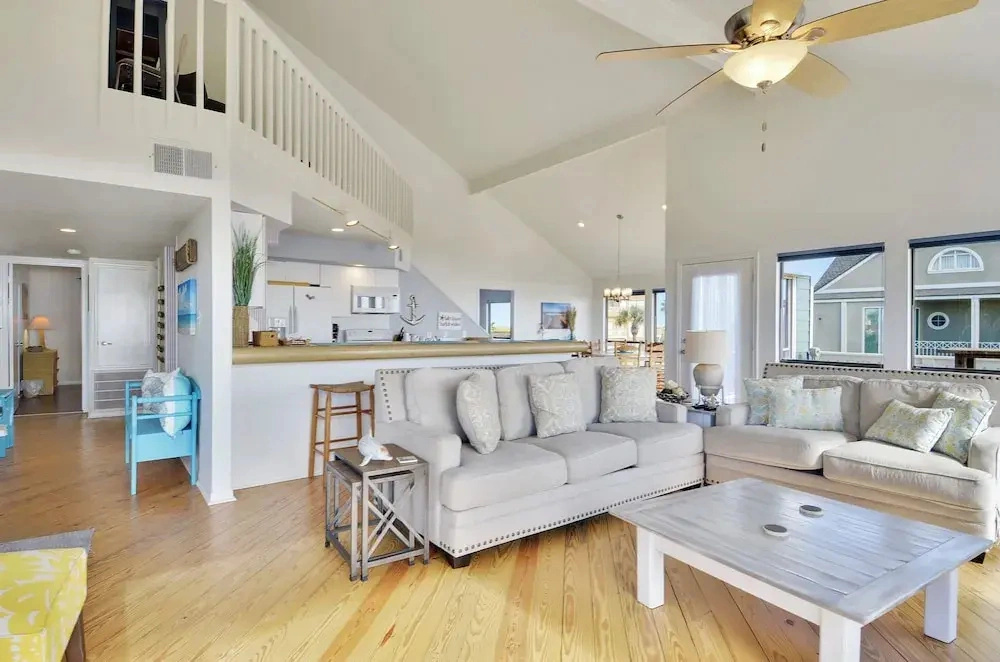 Beachfront Dolphin by Ryson Vacation Rentals