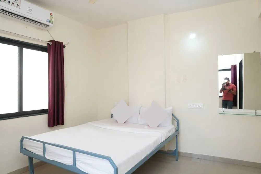 SPOT ON 37095 Sai Sidhi Lodge