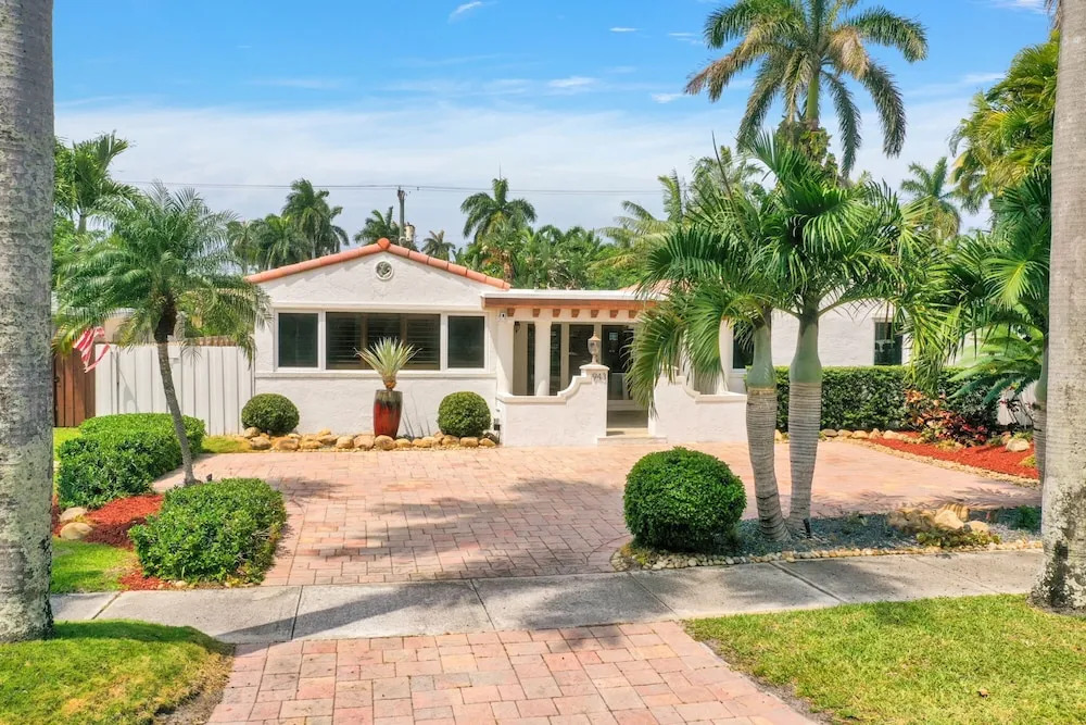 4BD House with Private Heated Pool