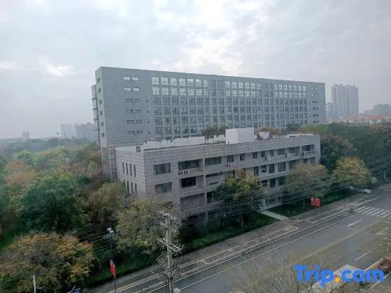 Yingshang Chinese Yiju No Man Homestay (Lvdu CBD Branch)