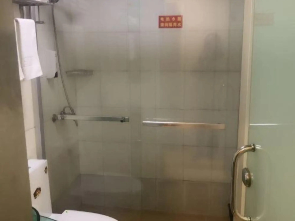 100 Inn Liangpin Hotel (Shanghai Deping Road Subway Station)