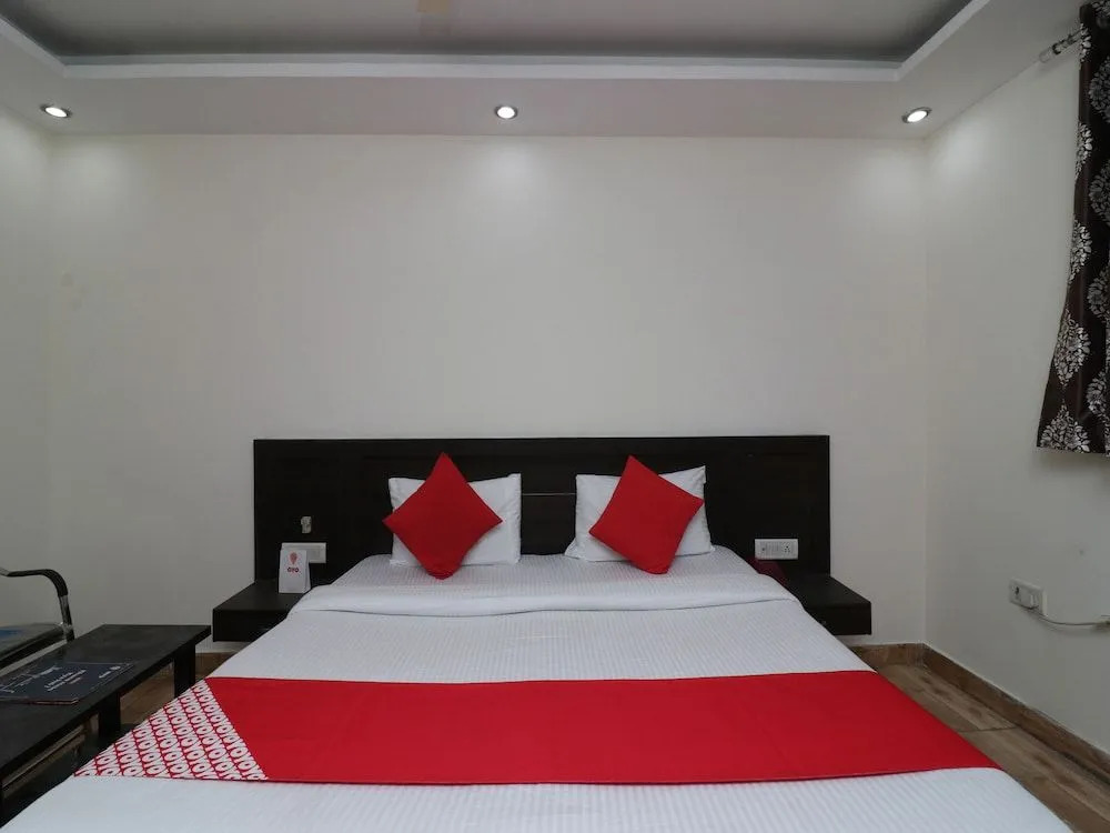 OYO 27823 Hotel Sahib