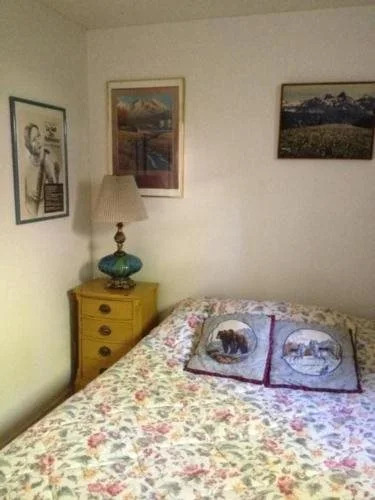 Anchorage Downtown Bed & Breakfast at "Raspberry Meadows"