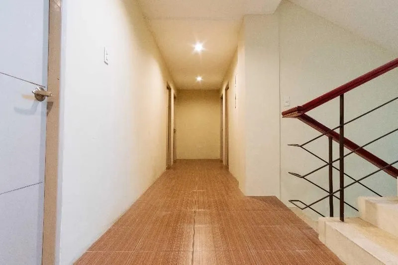 RedDoorz Plus near Osmena Highway 2 - Quarantine Hotel