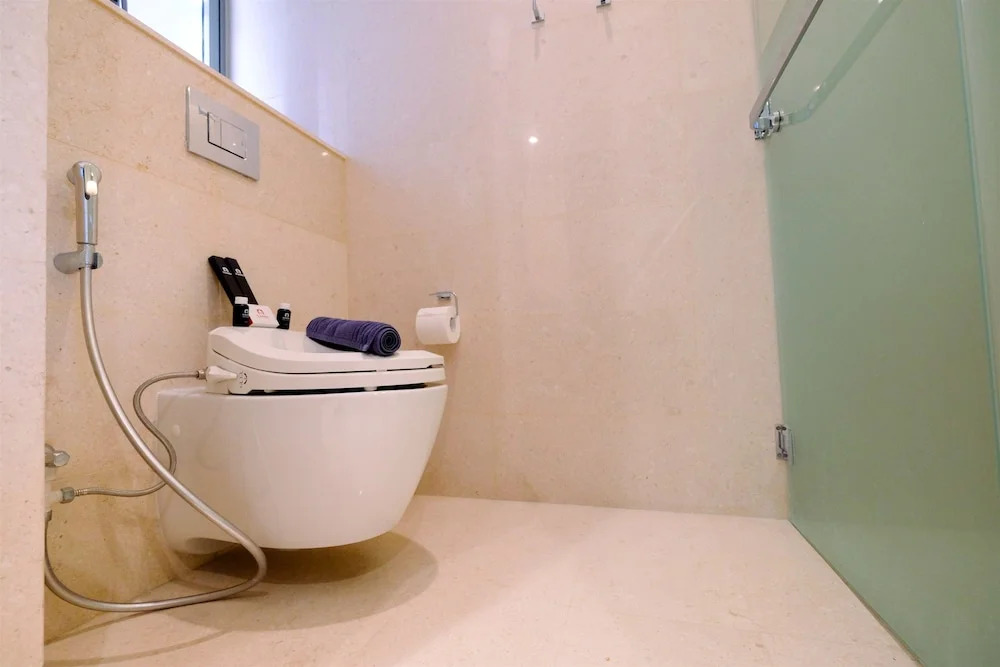 Classy 2BR Casa Domaine Apartment with Maid Room By Travelio