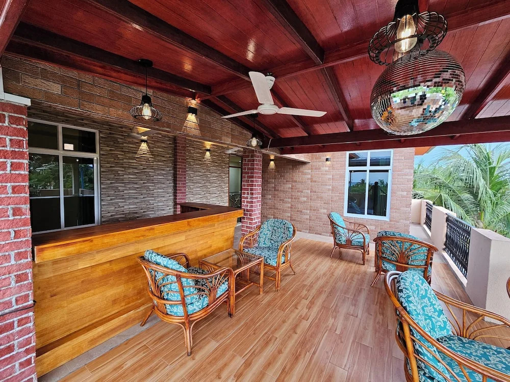 White Sand Inn