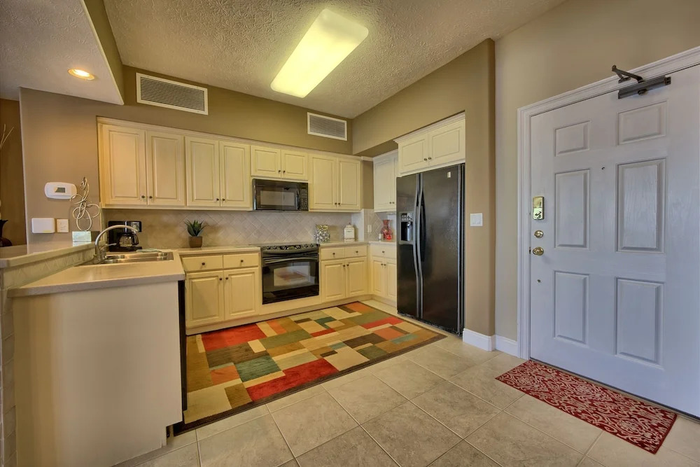 Roomy Oceanfront Condo with Breathtaking View and Beachside Pool - Unit 1906 by RedAwning