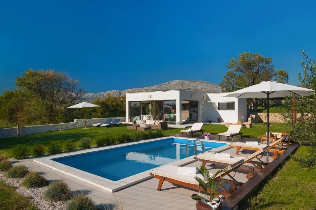 Luxury Villa Luminosa
