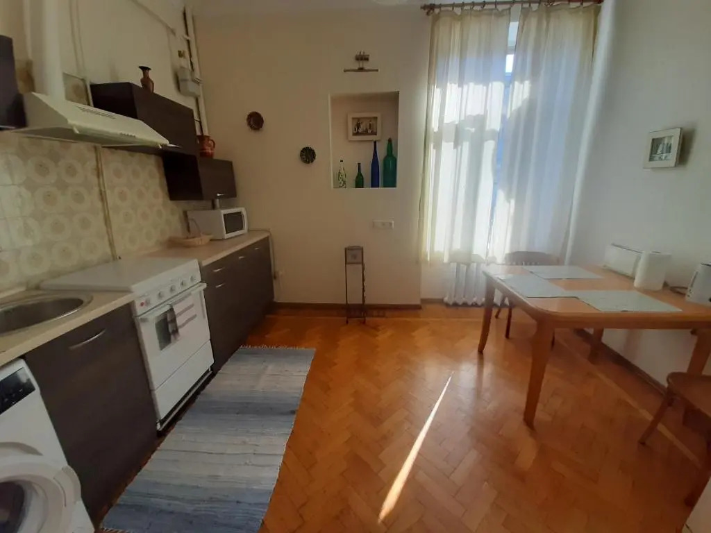 Apartment on Hretska 26/28