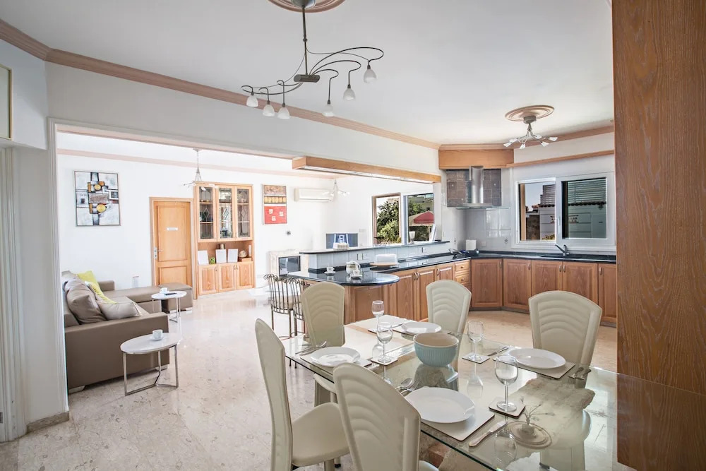 Papas Family Villa