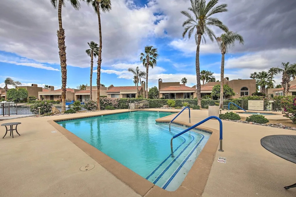 Rancho Mirage Condo w/ Mtn Views + Pool Access