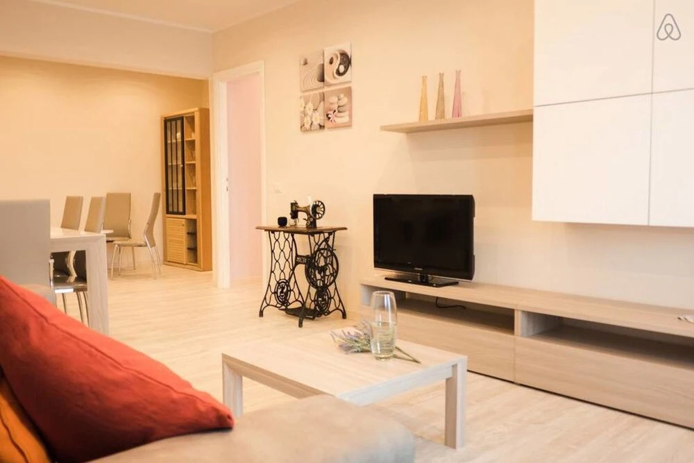 Renewed, Colorful Flat for Families up to 7 Guests
