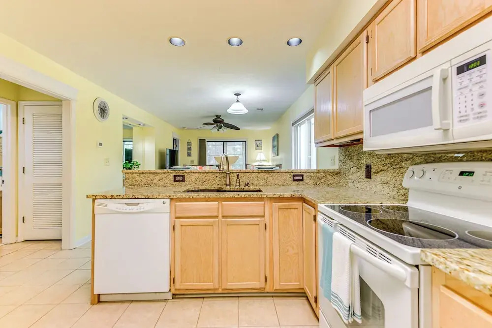 7 Mi to North Myrtle Beach: Condo w/ Pool Access