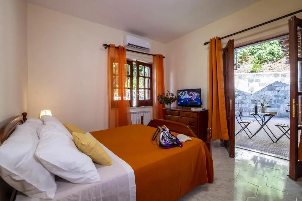VILLA LA NATURA x6 WITH GARDEN AND FREE PRIVATE PARKING