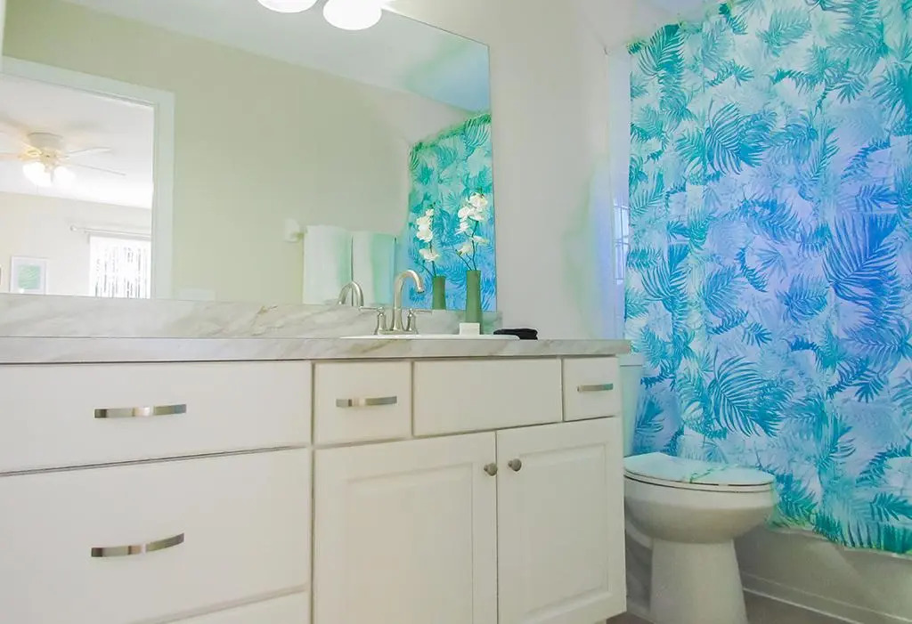 Tropical themed 7-bedroom pool home near Disney!, Kissimmee, US
