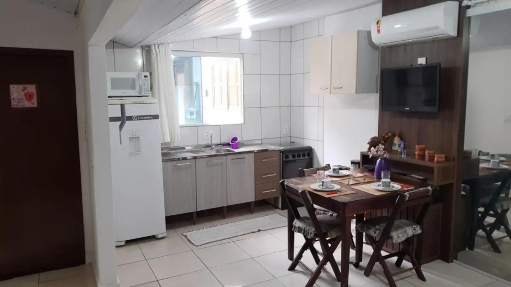 FLAT COM AR COND. WI-FI TV a CABO PERTO DA PRAIA